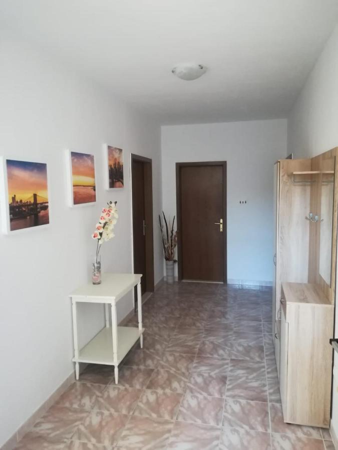 Apartment Ruby โปดสตรานา ภายนอก รูปภาพ